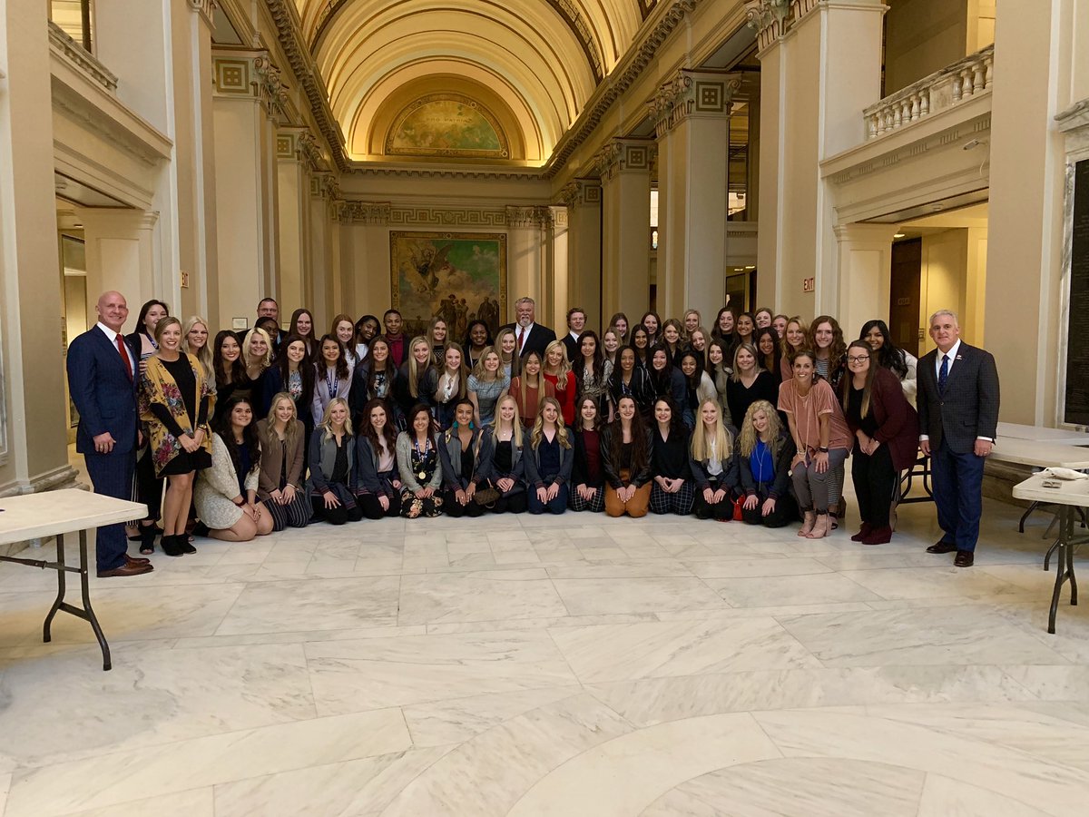 We recognized Westmoore Jags Pom, Cheer and Girls Fast-pitch Champion teams on the senate floor today. The Jags dominated the senate today👍💪 #oksenate #moorestrong