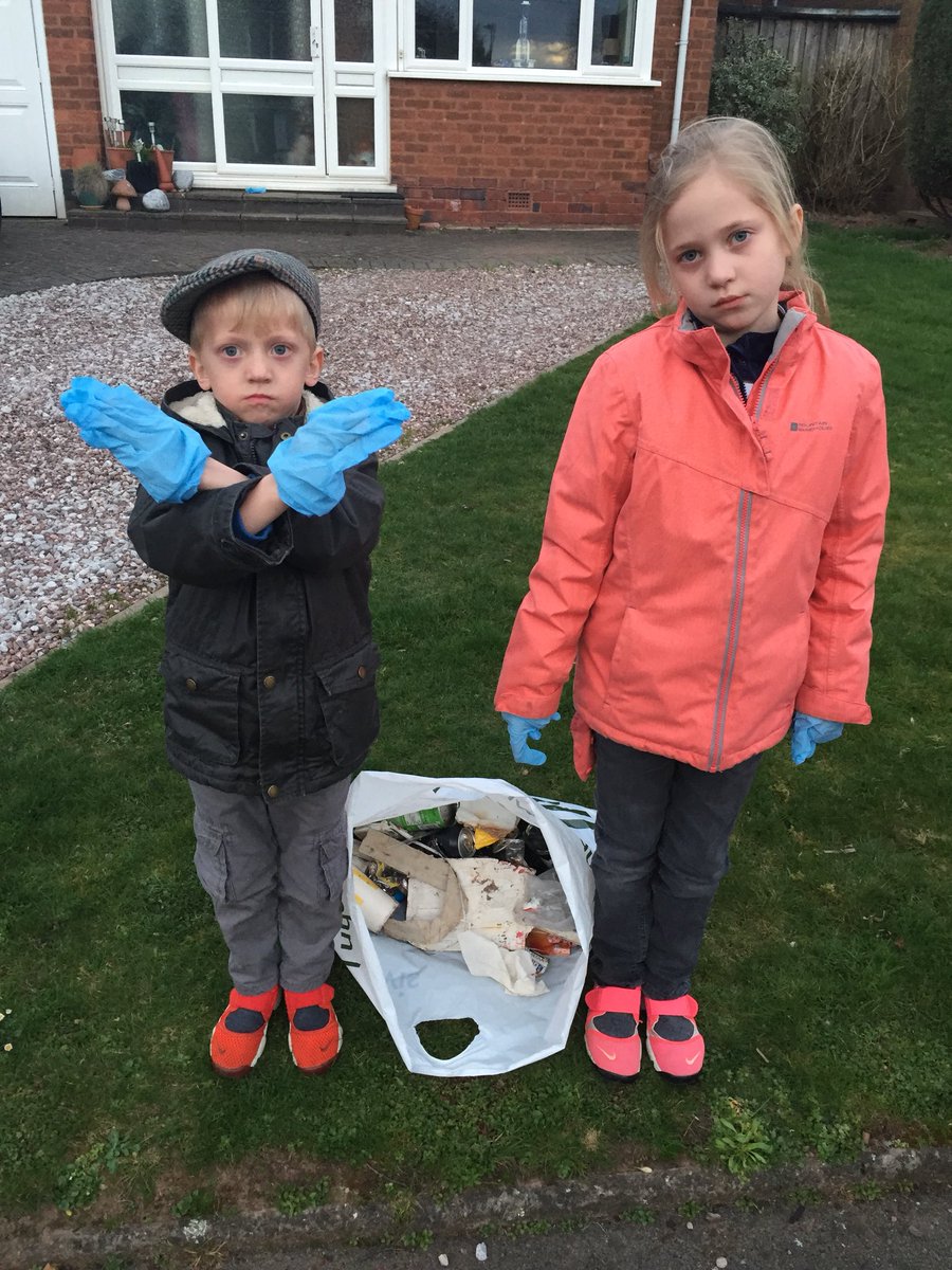 clairelparker80's tweet photo. @KeepBritainTidy @JuliaBradbury @ChrisGPackham @nickm1ll5 @whcps @SuttonObserver We wanted to do our bit, and wasn’t impressed with how much we found! STOP LITTERING our neighbourhood. Let’s look after our future together! #KeepBritainTidy #LitterHeroes #charitytuesday https://t.co/AKYiNdcReB