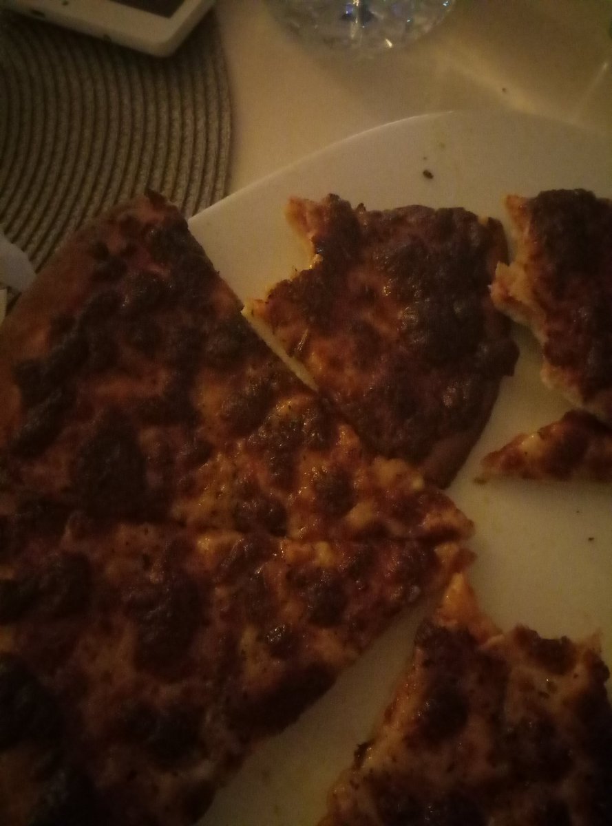 Está la pizza carbonara,
Y luego está lA pizza carbonized.