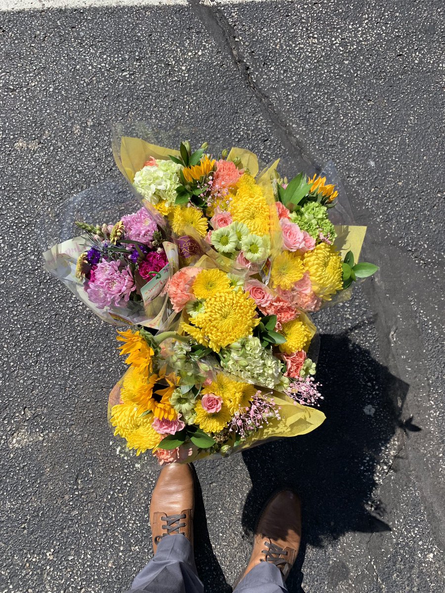 dchapdelaine's tweet photo. Flowers from the #chaplain @ViaQuest https://t.co/5Osud5yXRO