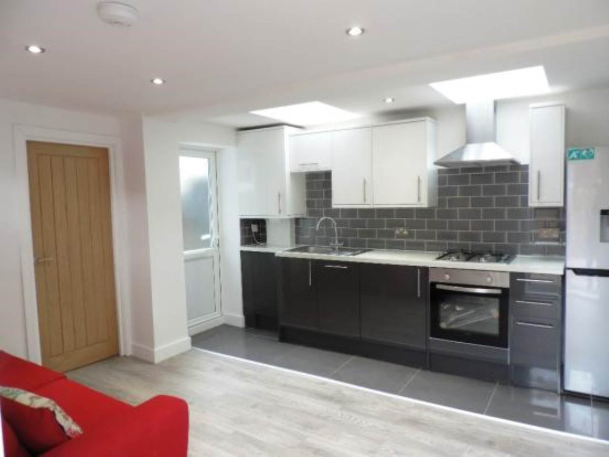 Cardiff Student Letting tweet media