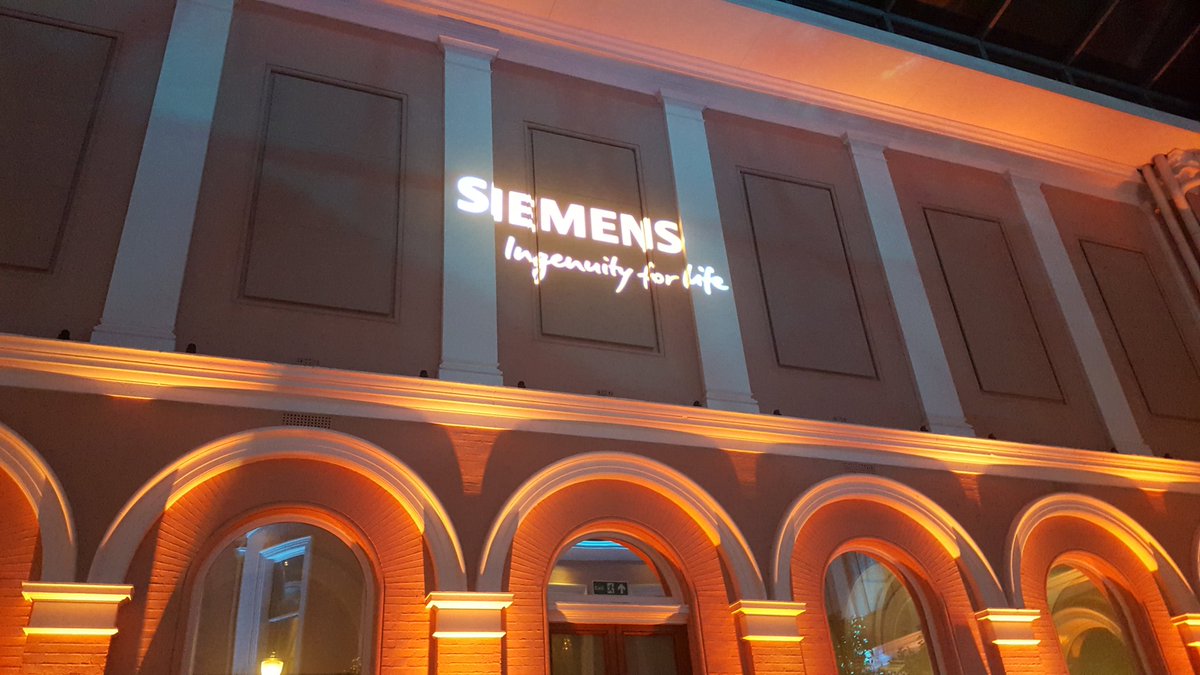 UKRRIN's tweet photo. A full house for #UKRRIN Founder Members @SiemensMobility this evening and lots of excitement about our activities and Centres of Excellence #rollingstock #railcollaboration #UKRRIN2019 https://t.co/lX9ABZtYFb
