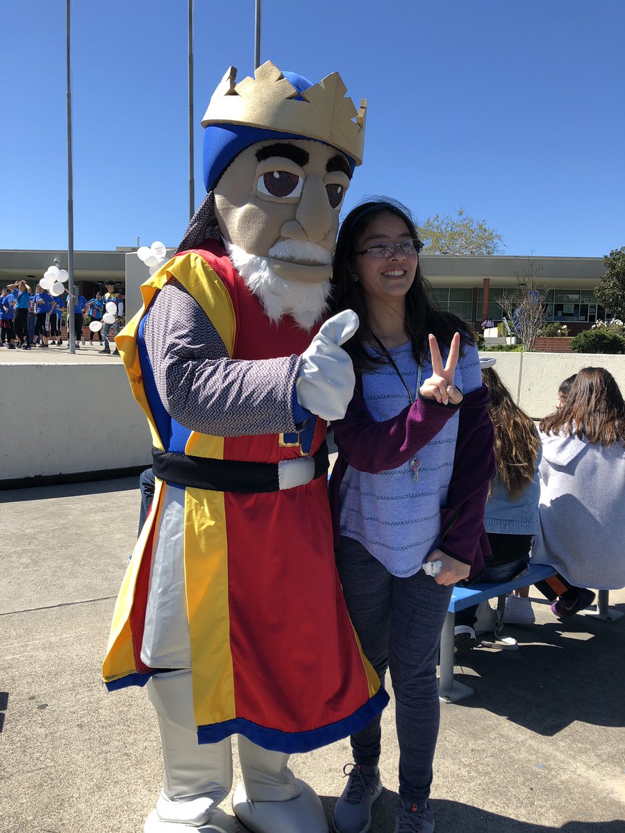 FVHS Student Leadership Opportunities for 2019-2020... Here’s the link for ASB, PAL, BBN and more!  Barons - please apply! 
fvhs.com/apps/news/arti…
