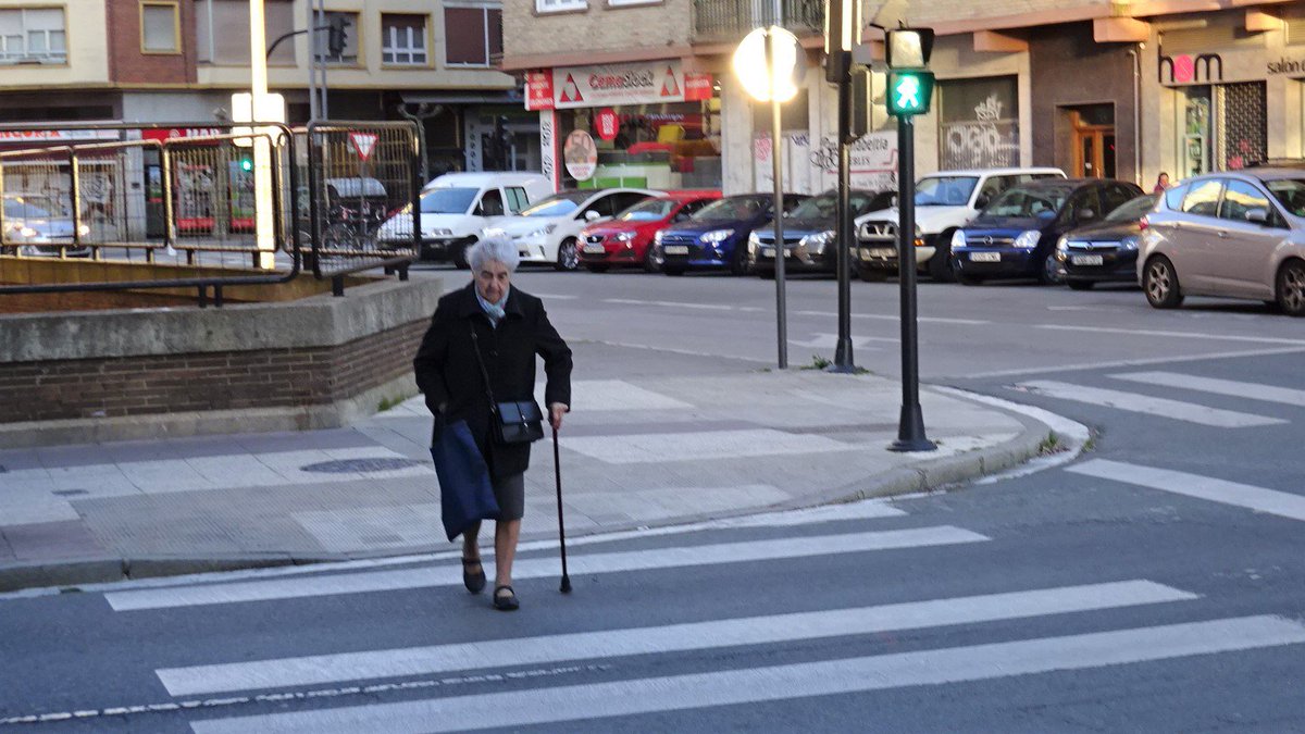 Penalosa_G's tweet photo. When you see lots of older People walking in a City, it's not because it has more older than others; it's because it's SAFE and enjoyable to walk, #AllAgesAbilities; people with mobility problems do not stay home. This is the case of Vitoria-Gasteiz, Spain. On run/photo, loved it https://t.co/LJwkZRU7Rn