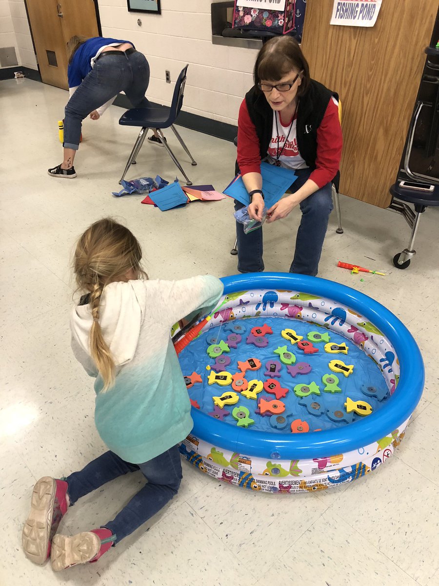 ehwils2's tweet photo. Lots of games and learning!! @smith_station #ssesSharks https://t.co/gcvZwLSxkE