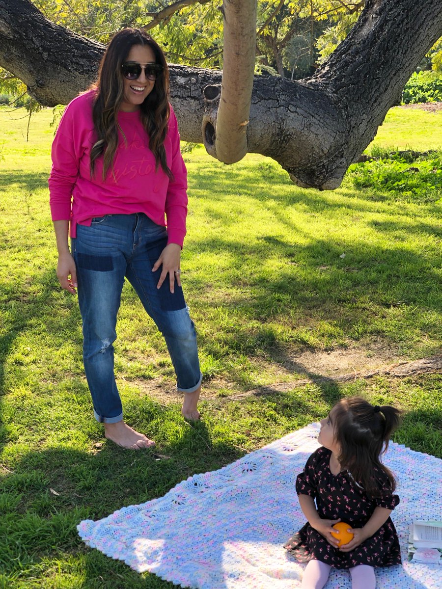 lamamacitablog's tweet photo. #Sponsored #WeDressAmerica #WalmartFashion My comfty spring look! Thanks to @Walmart's new spring apparel. It was on my doorstep in two days! #score See more here--->https://t.co/HHhSOigMij https://t.co/Vw89SAH3Rb