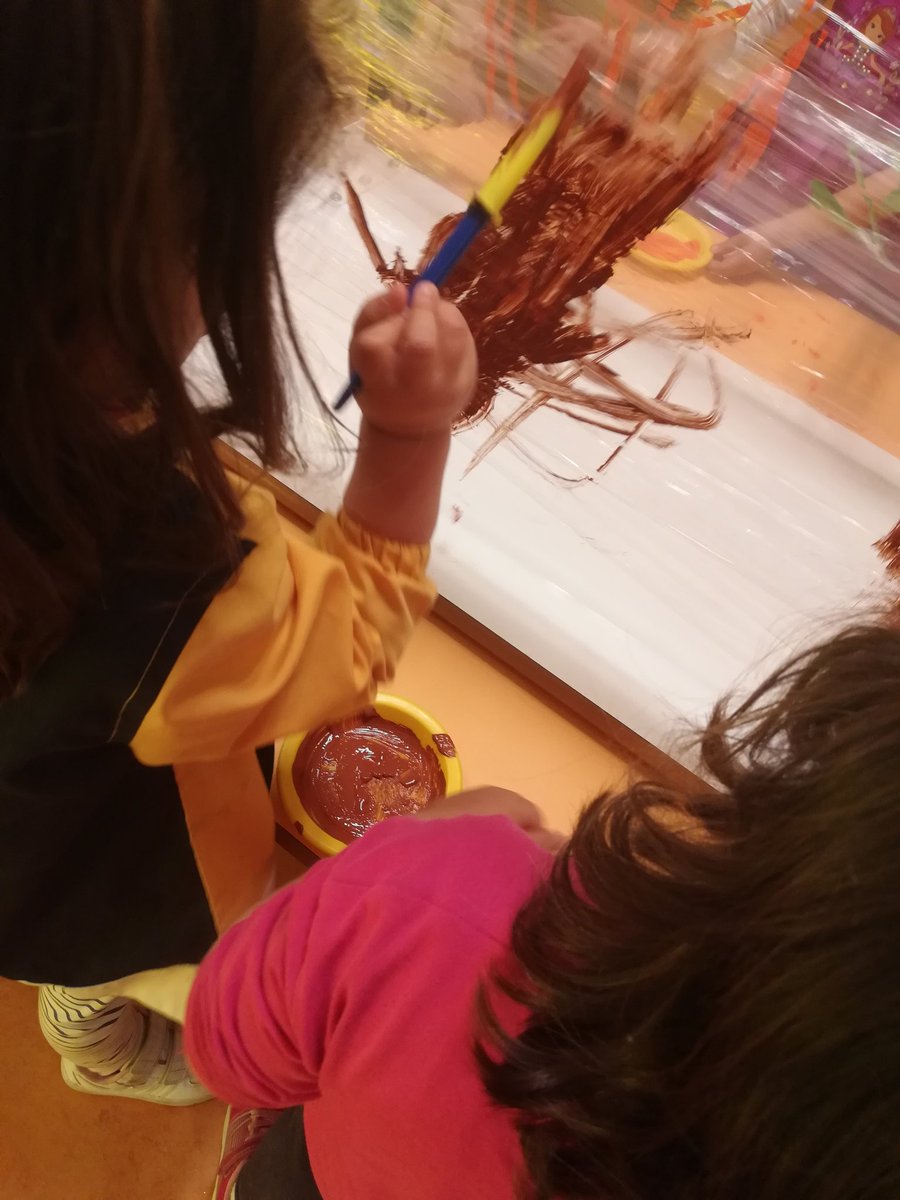 Melaniagc97's tweet photo. ¡Y en nuestros talleres de la tarde, somos unos grandes artistas! @Novaschool_es #MálagaCentro @SilviaPalomoCis https://t.co/qnCBmXh5SV