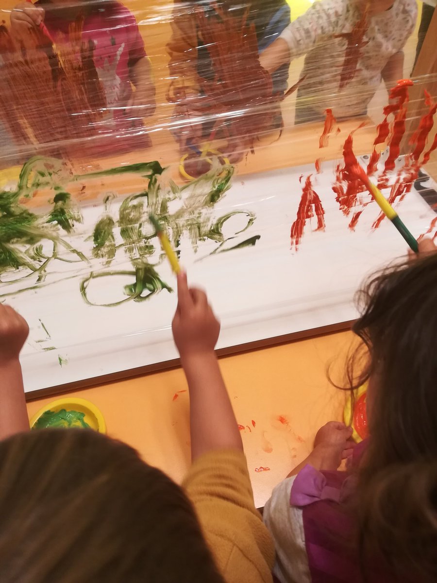 Melaniagc97's tweet photo. ¡Y en nuestros talleres de la tarde, somos unos grandes artistas! @Novaschool_es #MálagaCentro @SilviaPalomoCis https://t.co/qnCBmXh5SV