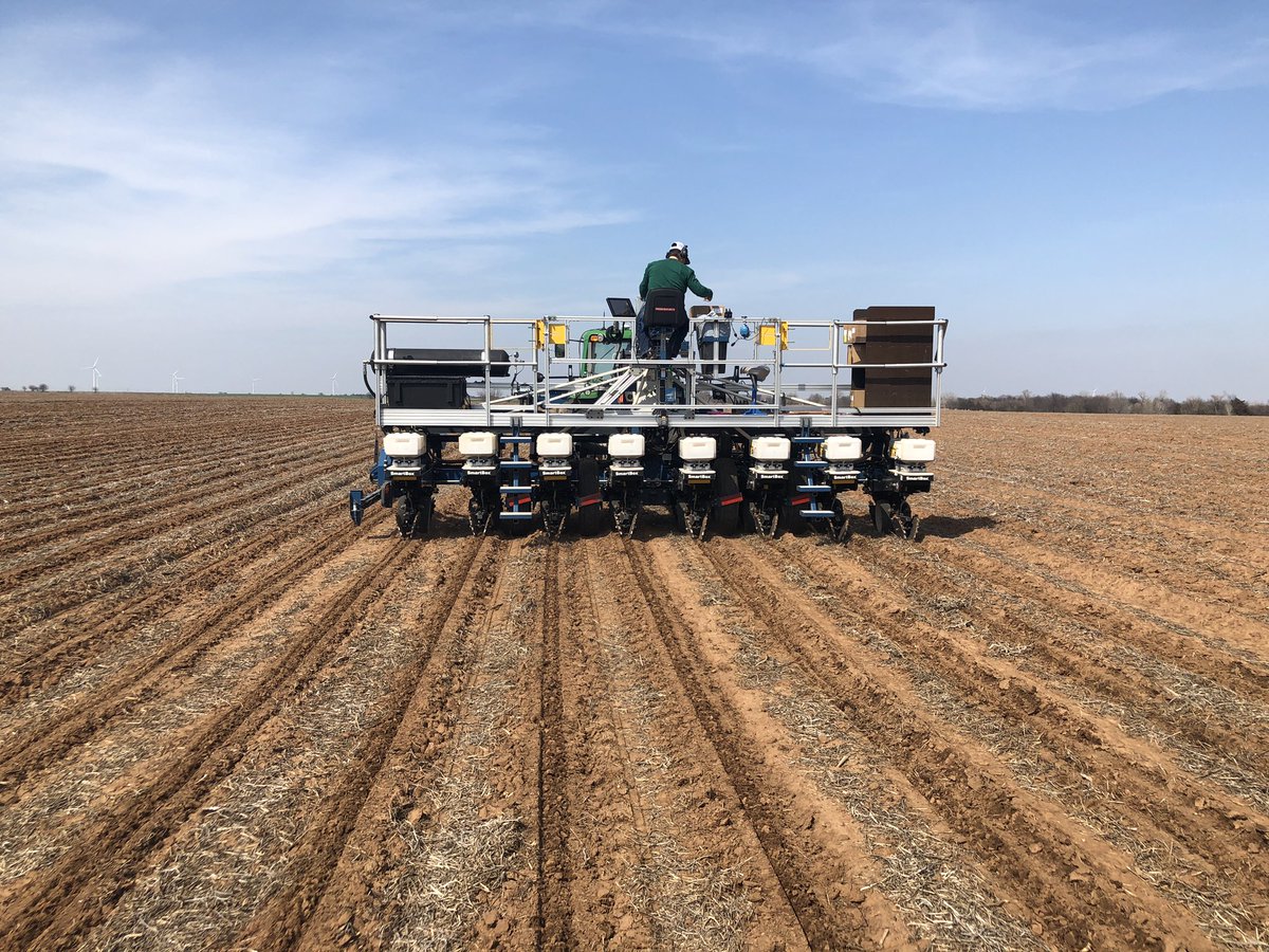 AdamOwens_11's tweet image. The @PioneerSeeds IMPACT teams are moving their way north! Planting today in Oklahoma! #plant19 #futureyieldheros #LocalTesting
