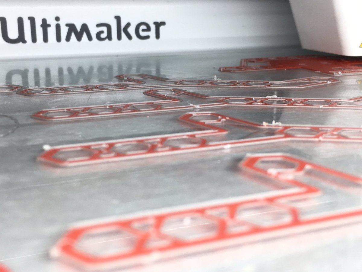 steve_fctuning's tweet photo. When one simply doesn’t have the patience to wait for a @VEXRobotics part, get designing with @adskFusion360 , export out your STL File,import into @Ultimaker Cura (V.4) & commence overnight manufacturing via an @UltimakerGB S5. @AutodeskEDU #thefutureofmakingthings @TEAMEBS https://t.co/vjCggdc1VM