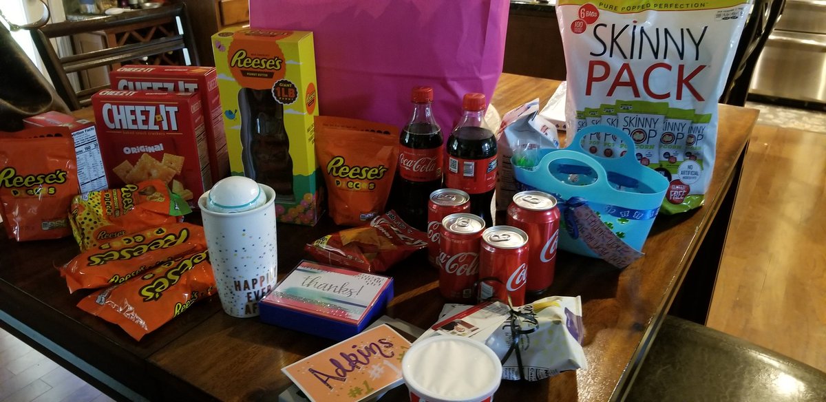 Holy Moly #TeacherAppreciationWeek
I feel soooo loved...but I can feel myself gaining weight😂