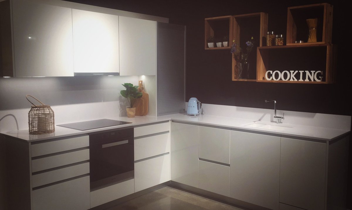 inkococinas's tweet photo. Rincones especiales, una disposición muy apropiada para cocinas de planta cuadrada, un espacio cómodo para trabajar y con una imagen muy coqueta. #INKO #Desing #Kitchen #Interiorismo #CocinasModernas #CocinasdeCalidad #CocinasaMedida #homedecor #homestyle #moderdesing https://t.co/FkqZ5xRljJ