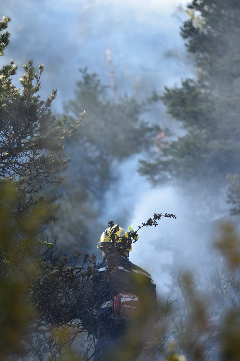 PompiersMSQ's tweet photo. Nous souhaitons bon courage à nos 8 @PompiersMSQ et à nos collègues du @SDIS04 qui se relayent tout les jours sur le commando #feudeforet du @sdis_06 à #Clans et sur le CCFM et PC à #Prads hte Bléone.
#NousSommesPompiersManosque @VeauVincent @CH_DEVAUX @DDSIS04 https://t.co/D3EohN6p6a