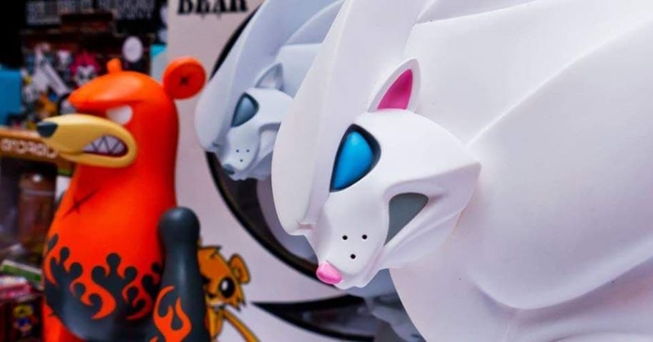 ¡ <a href="/VinylesChiles/">VinylesChiles</a> estará presente en #PlasticoMacizo3 !

Una de las marcas pioneras del art toy en México nos deleitará la pupila con piezas increíbles que seguro quieres tener en tu repisa.