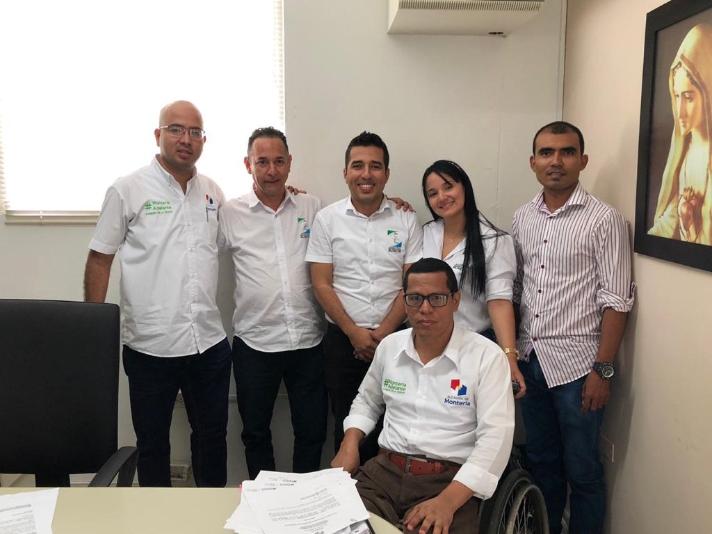 monterialcaldia's tweet photo. El Secretario de Gobierno, Arturo Mercado, se reunió con miembros de la Asociación de Sordos de Córdoba (Asocor), con el fin de establecer el plan de acción y articular proyectos para la defensa de los derechos humanos y la participación plena de la población sorda. https://t.co/ItCUjbSyh0