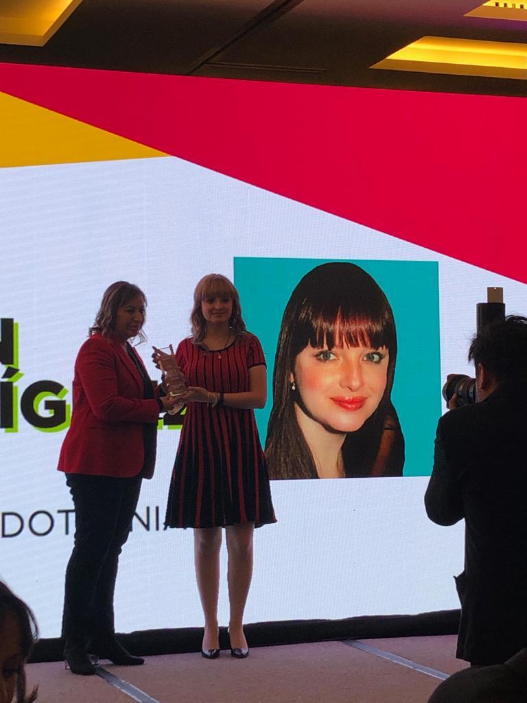 AdlatinaGroup's tweet photo. #WTWMx🇲🇽| Recibe su premio Ana Belén Diez Rodríguez, gerenta de marketing de @LaCostenaMx https://t.co/ASGYSHfOz6
