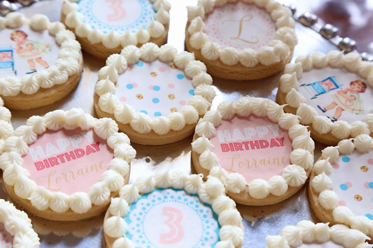 kopykake's tweet image. 2" Kopykake Edible Rounds created by @Bethhawkinsvideophoto They sure look tasty!