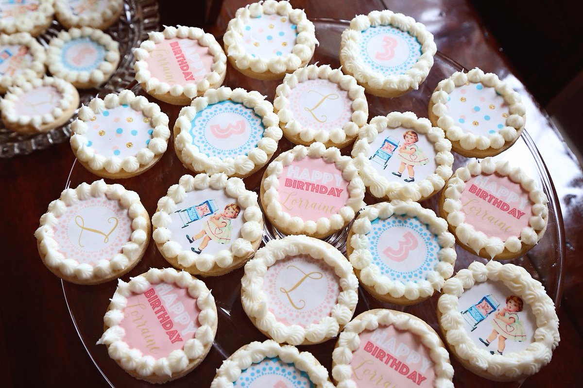 kopykake's tweet image. 2" Kopykake Edible Rounds created by @Bethhawkinsvideophoto They sure look tasty!