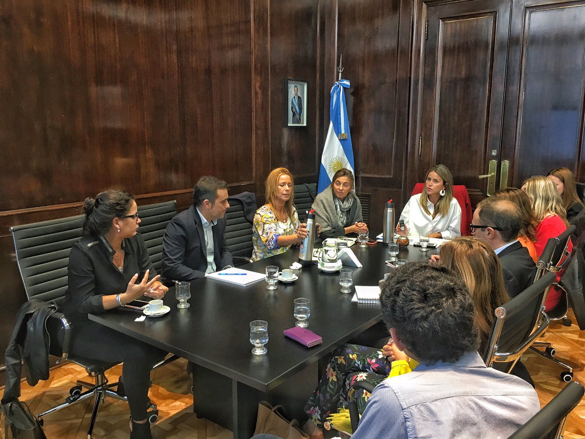 MarisaBircher's tweet photo. Integrar las economías regionales a los mercados internacionales es un trabajo que estamos haciendo en coordinación con todas las provincias. Con diputados y senadores analizamos cómo diversificar la oferta exportable, conquistar nuevos mercados y fortalecer las cadenas de valor. https://t.co/IWmp5HeAVE