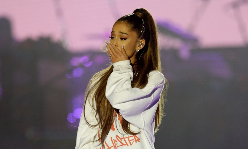 MusicNowNews_'s tweet photo. #ArianaGrande pays tribute to #MacMiller on anniversary of their song The Way

The 25-year-old singer remembered her former love, who died in September after an accidental drugs overdose, by writing "Six years" on one of her Instagram Stories, alongside a small white heart. https://t.co/V1Ktob1Dgz
