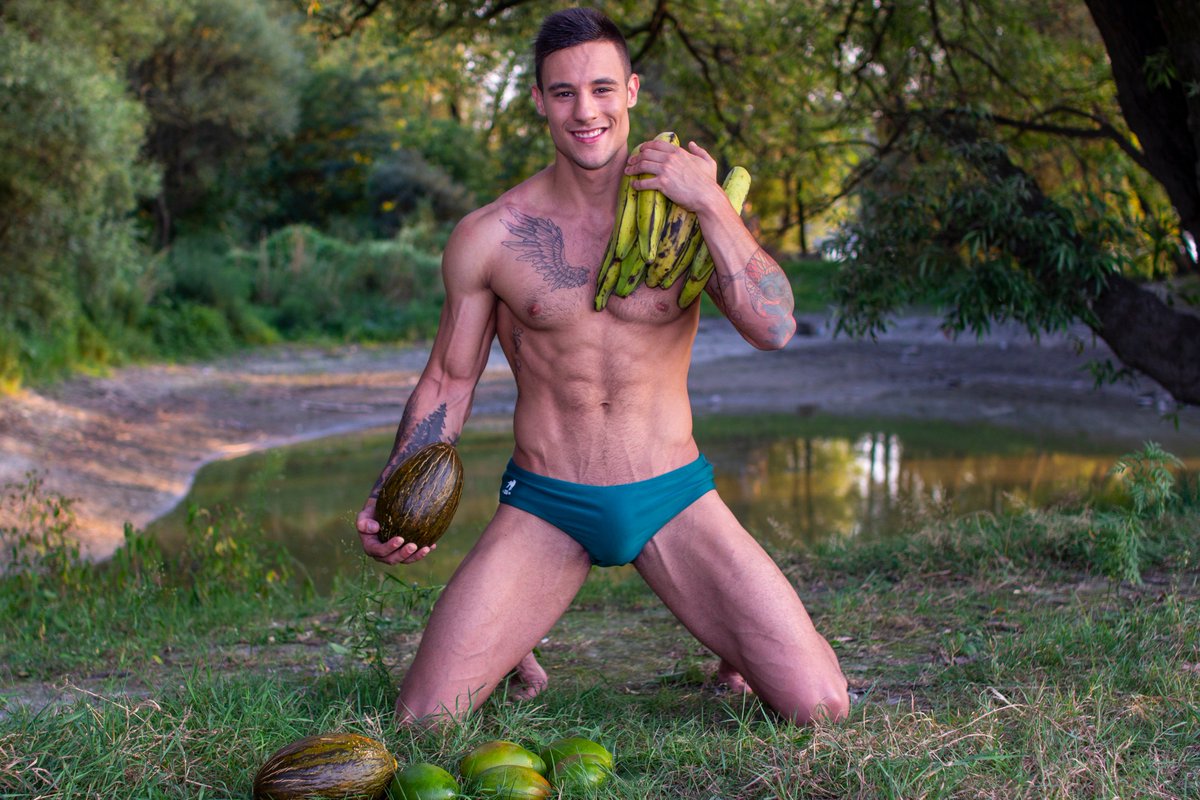 ayocooperdia's tweet photo. Mmmmm... Bananas.... I like it. It fine, and... https://t.co/fDbTkpVQzQ