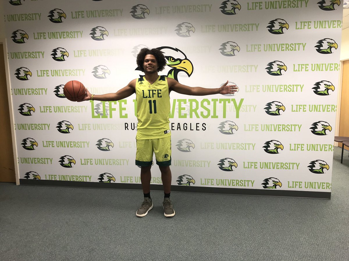 jordanh723's tweet photo. Thanks to Coach Easley and his staff for the hospitality and love, had a great official visit. @CoachEasley @mitchellw30 @LifeUMBB GO EAGLES🔥‼️ https://t.co/U2BgrESRIY