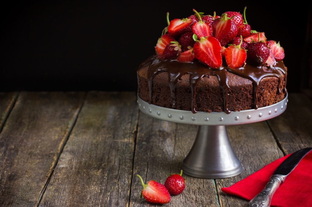 AmratYum's tweet photo. Enjoy the Birthday parties with the yummiest taste of Yum Yum Bakery #cake #chocolatestrawberry #BirthdaySmash #yumyumbakery https://t.co/c6fgW3p1ET