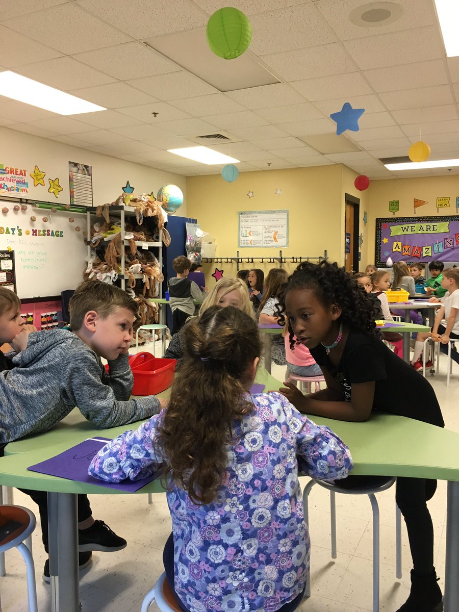 deirdreforde3's tweet photo. Wow! High engagement and excitement during this fun inquiry lesson in the ASL! So impressed! @lorriebearden @DebLeeson1 #pawsandshare https://t.co/7MGty3jNgX
