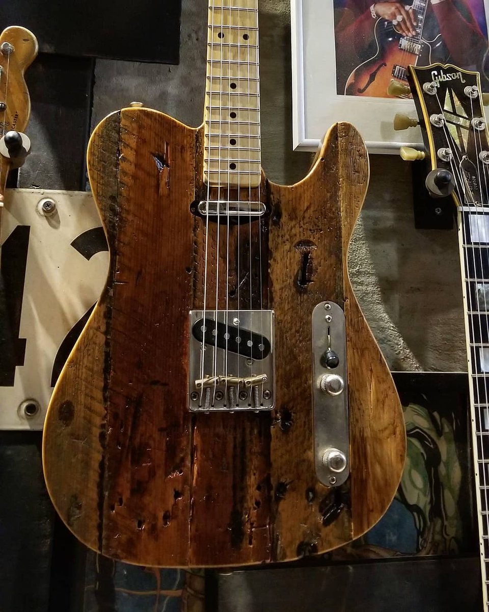 Dean Gordon makes great guitars. Check out this "Hotel-caster" w/ 1951 Jazzy Pickups.

@deangordonguitars @chelseaguitars #tonespecific #tele #telecaster #1951 #jazz #jazzy #guitartech #luthier