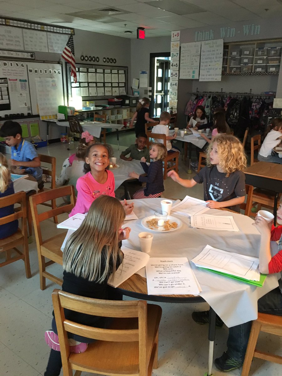 deirdreforde3's tweet photo. Celebrating our poets at the Cafe! @lorriebearden @TCRWP @MBMBurns #PawsAndShare https://t.co/CQDaioBDZ3