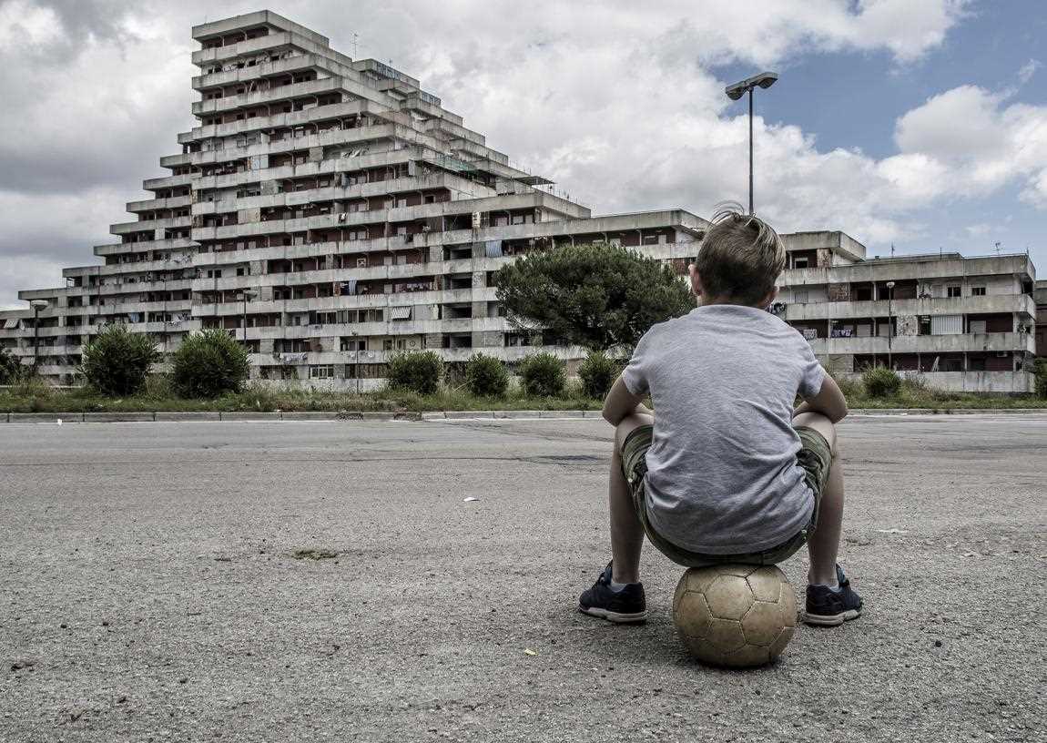 L'infanzia a Scampia. Le Vele. La perdita del padre.
E poi il calcio. La salvezza. E oggi, l'esordio in Nazionale.

È la storia di Armando #Izzo. Quanta forza può dare un sogno.
#ItaliaLiechtenstein