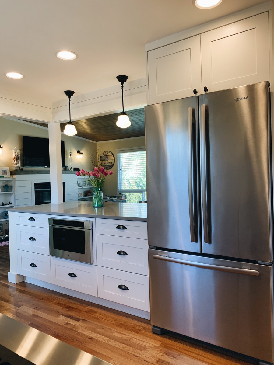 SqPegDev's tweet photo. Check out this amazing modern + farmhouse kitchen we just wrapped up!
#kitchendesign #modernfarmhouse #kitchenremodel #whitekitchen #seattlebuilders https://t.co/unVsSW2WHu
