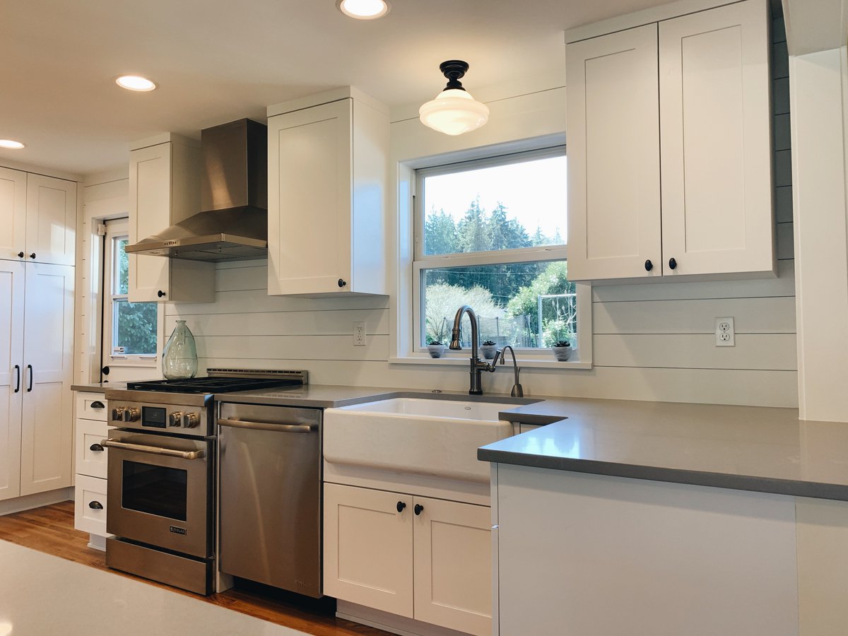SqPegDev's tweet photo. Check out this amazing modern + farmhouse kitchen we just wrapped up!
#kitchendesign #modernfarmhouse #kitchenremodel #whitekitchen #seattlebuilders https://t.co/unVsSW2WHu