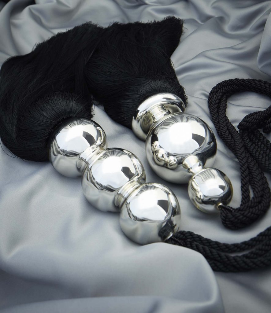 1MargamJones's tweet photo. #Silver lined #glass #tassel, we have the #WOW #factor to complete #luxury #interiordesign #projects Please contact us for more info. #Tassels #Tiebacks #ropes #finishingtouch #details #handmade #Southwales #UK https://t.co/WrNjLKXqM5