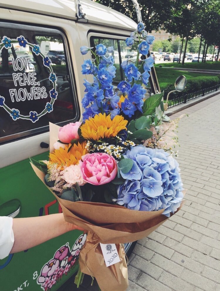 sunflowerlust's tweet photo. bouquet of happiness 🌻 https://t.co/J52nbljjet