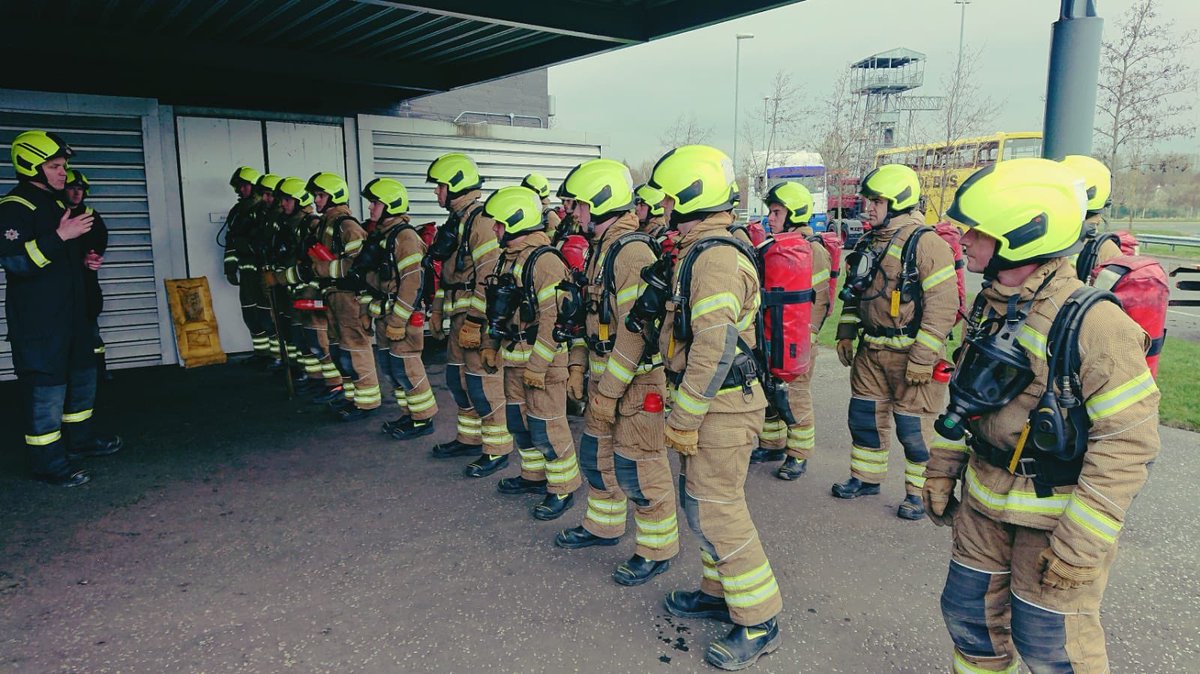 sfrs_trainees's tweet photo. #T119 Trainees participate in Search and Rescue during the BA phase of their training. Being able to follow detailed briefs and have the ability to function safely, in zero visibility, are essential skills for Firefighters💪🚒🔥#WeAreFutureFirefighters https://t.co/jg5MoTSYJ7