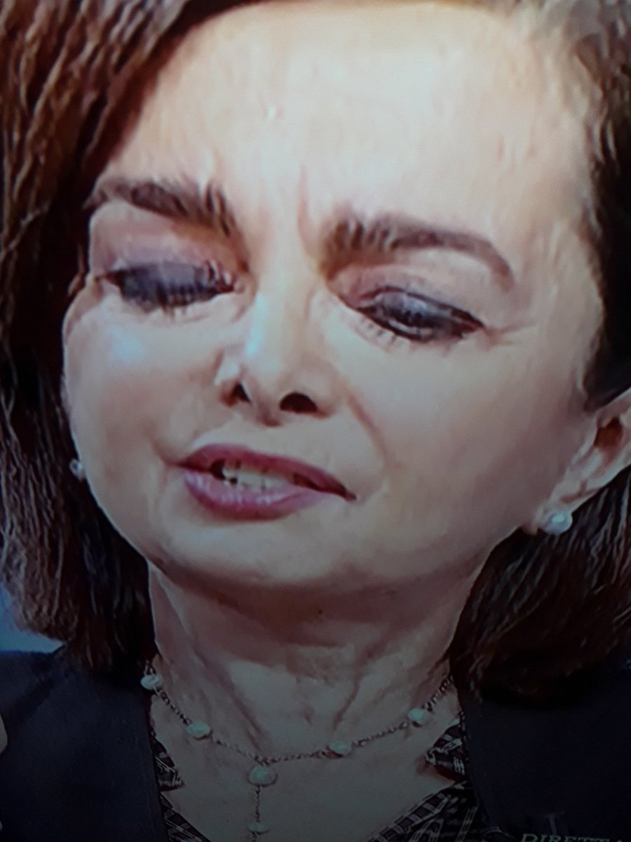 MarceVann's tweet photo. "Ama l'amore ed odia l'odio."
#dimartedi
#Presidenta
#Addia https://t.co/aP9XLujYou