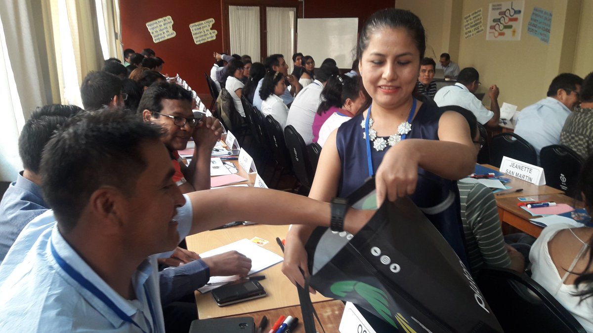ctvcperu's tweet photo. Trabajos grupales, dinámicas y plenarias en el primer día d #TallerNacional del Equipo Técnico 2019.
#Promovamos la participación ciudadana en vigilancia a los programas sociales del @MidisPeru 😊🙋‍♀️🙋‍♂️. Mira nuestra galería ->
https://t.co/ivg4EOWqG3 https://t.co/b5inHsuzhC