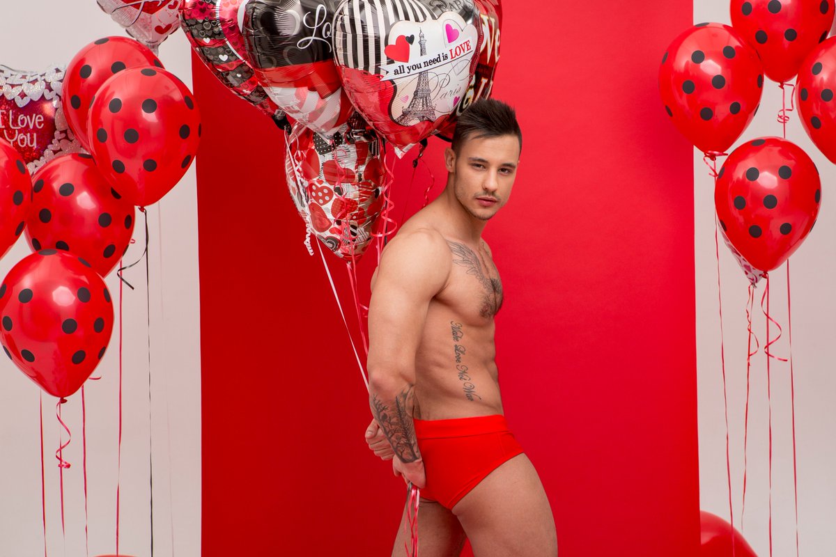 ayocooperdia's tweet photo. #BeMyValentine , I give you a gift https://t.co/Jr7Gel9cpY