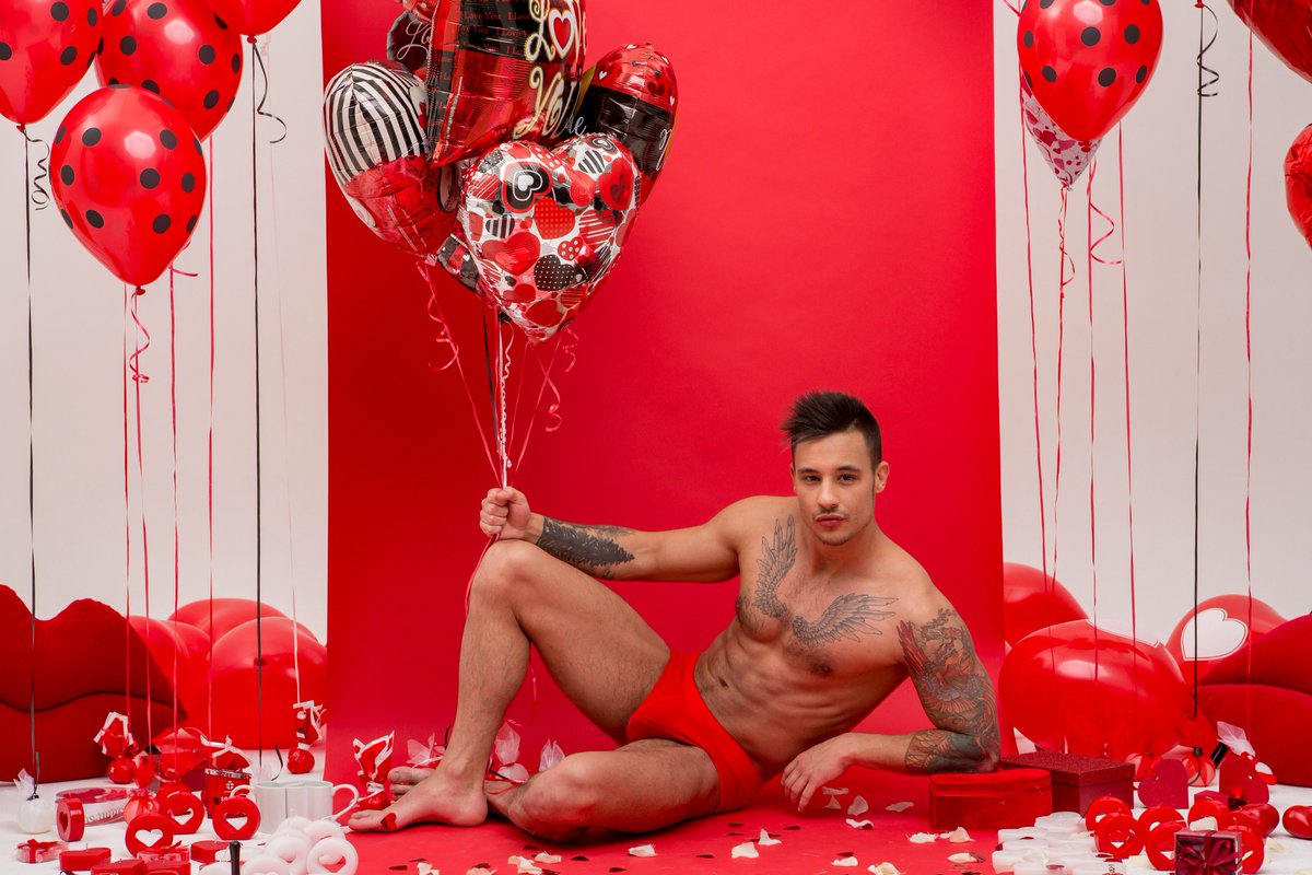ayocooperdia's tweet photo. #BeMyValentine , I give you a gift https://t.co/Jr7Gel9cpY