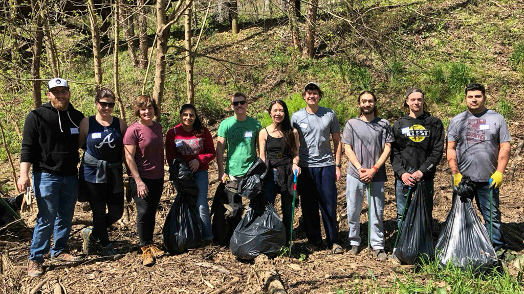 11AliveNews's tweet photo. Reddit post brings strangers together to clean up Piedmont Park https://t.co/aMOZgiKwmO https://t.co/MFfGlwTQnP