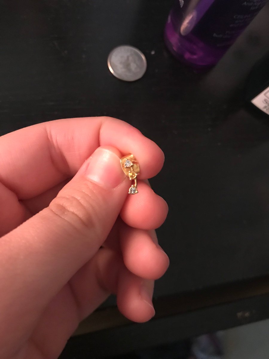 mackiebrucee's tweet photo. @askmadewell I bought these earrings and the stone in the earring has already fallen out. Disappointed in the quality https://t.co/DUwedY8BDe