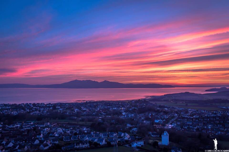 One of the best sunsets I’ve ever witnessed. Looking over to Arran from Lawhill, West Kilbride 2 years ago

#Scotland #scottishsunset #scotspirit #Ayrshire @VisitScotland