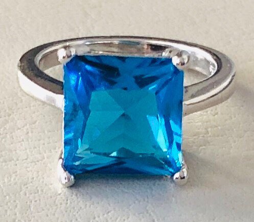 Excited to share this item from our #etsy shop: New Princess Cut Solitaire London Blue Topaz Sterling Silver Ring Size 5 1/4 #jewelry #ring #blue #squareprincess #topaz #bluetopaz #new #londonbluetopaz #women #925 #sterlingsilver etsy.me/2HSM4FH
#listmyetsy 😃✨💍💙