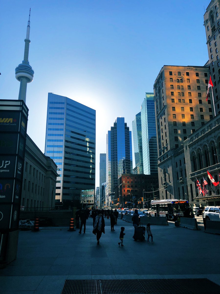 DrJamesRogers's tweet photo. Arrived to a beautiful evening in Toronto, ready for #ISA2019 🙌. Looking forward to some great panels and on Friday I’ll be talking all things #drones and #dronewarfare. #FB61 & #FD68 @CWSWarStudies https://t.co/VY13ZgLSBy