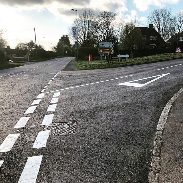 WarrenWhyteUK's tweet image. New road surface for Stowe Avenue in #Buckingham today! Thanks for everyone’s patience during last week’s road closures. #tarmac #roadsofinstagram #whitelines #giveway #road ift.tt/2uv23lq