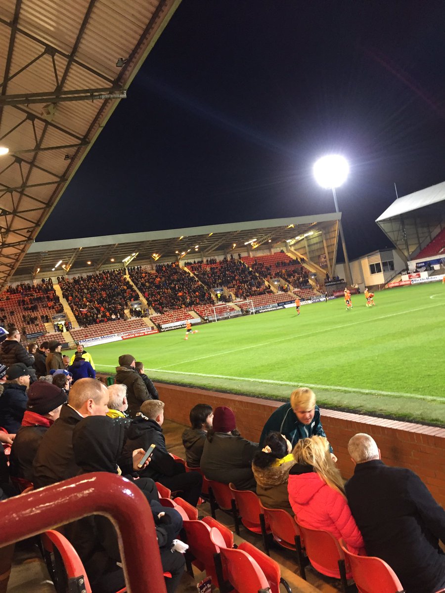 ExtraSpfl's tweet image. Not bad amount of away fans for a game on a Tuesday night 👏🏻