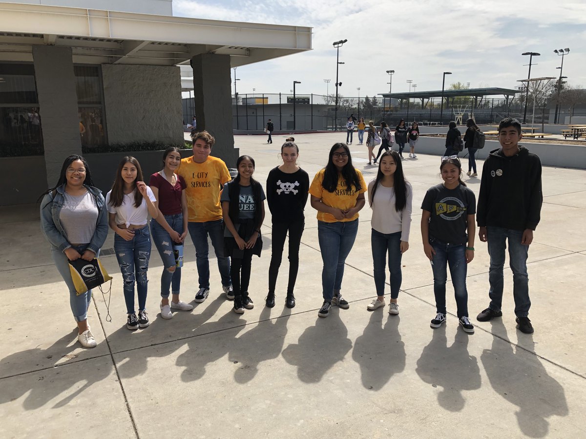 ChemwithClick's tweet photo. Reading comprehension tutoring today with our Tiger Tutors! #dobetter #bekindbeatiger @ecityservices @Ecity_News https://t.co/jlx3FL3YI9
