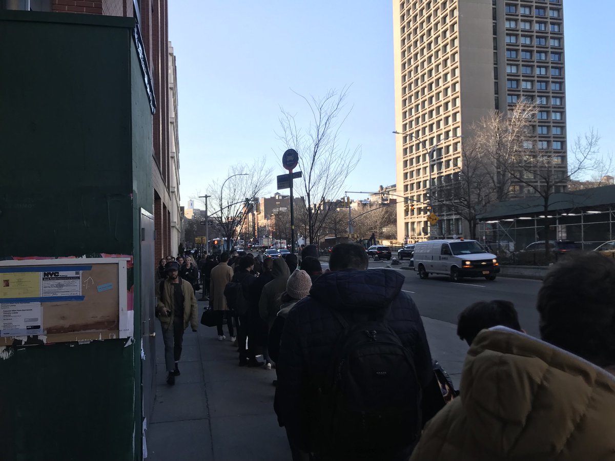 samplesally's tweet image. Still a line for the Need Supply/Totokaelo sample sale in Soho. First day today! ⁦@260SAMPLESALE⁩ ⁦@NeedSupply⁩ ⁦@totokaelo⁩