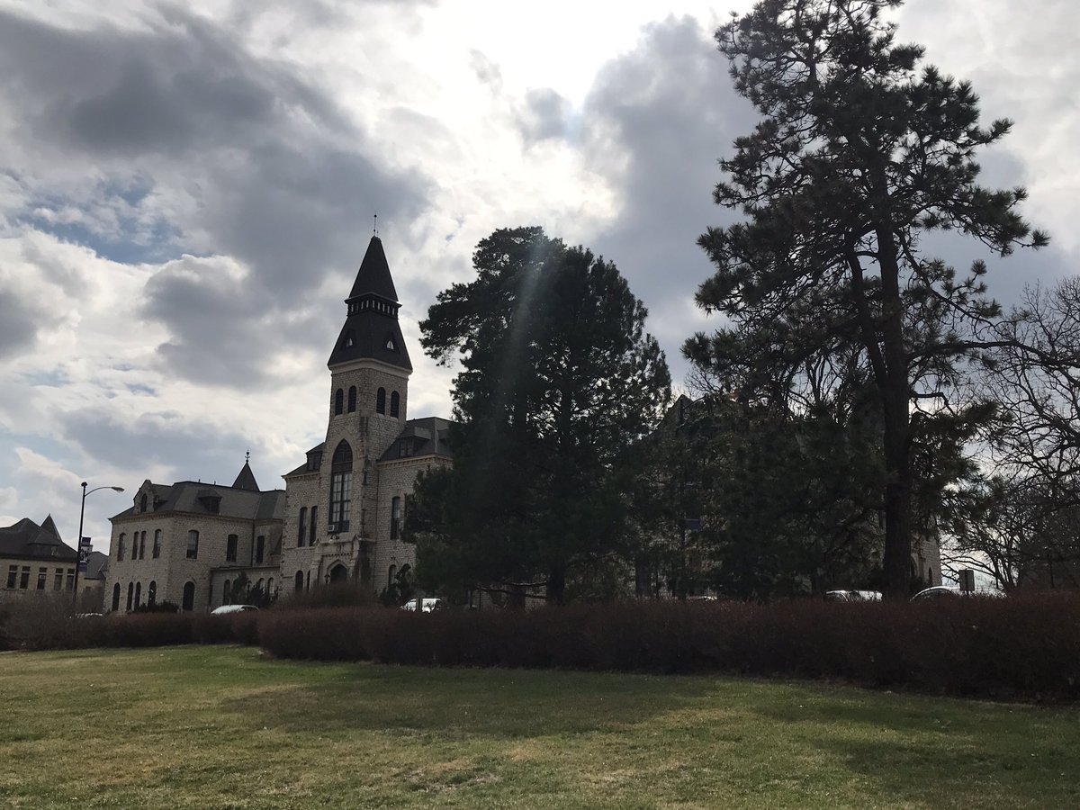 mrleerivers's tweet photo. Spinning the @FulbrightPrgrm Dream @KState #hailhailhail #almamater #Emaw https://t.co/bcTGg195p2